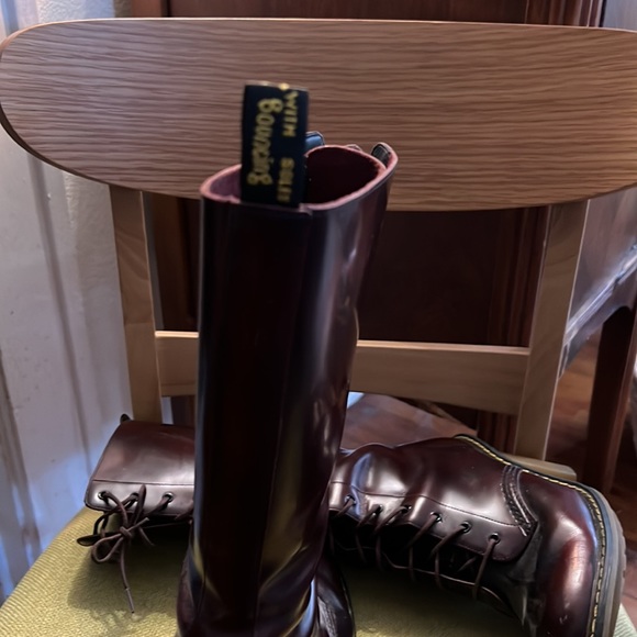 Authentic Doc Marten mid-calf boots. - Picture 5 of 7